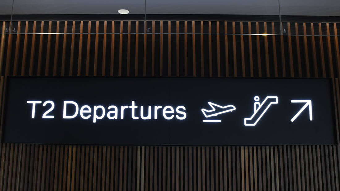 T2 Departures signage