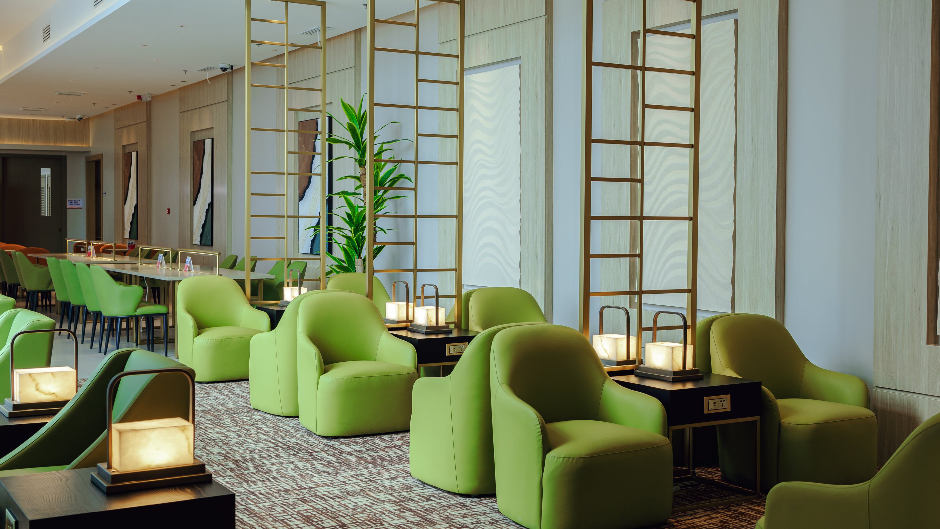 Clark lounge three hours, , hi-res