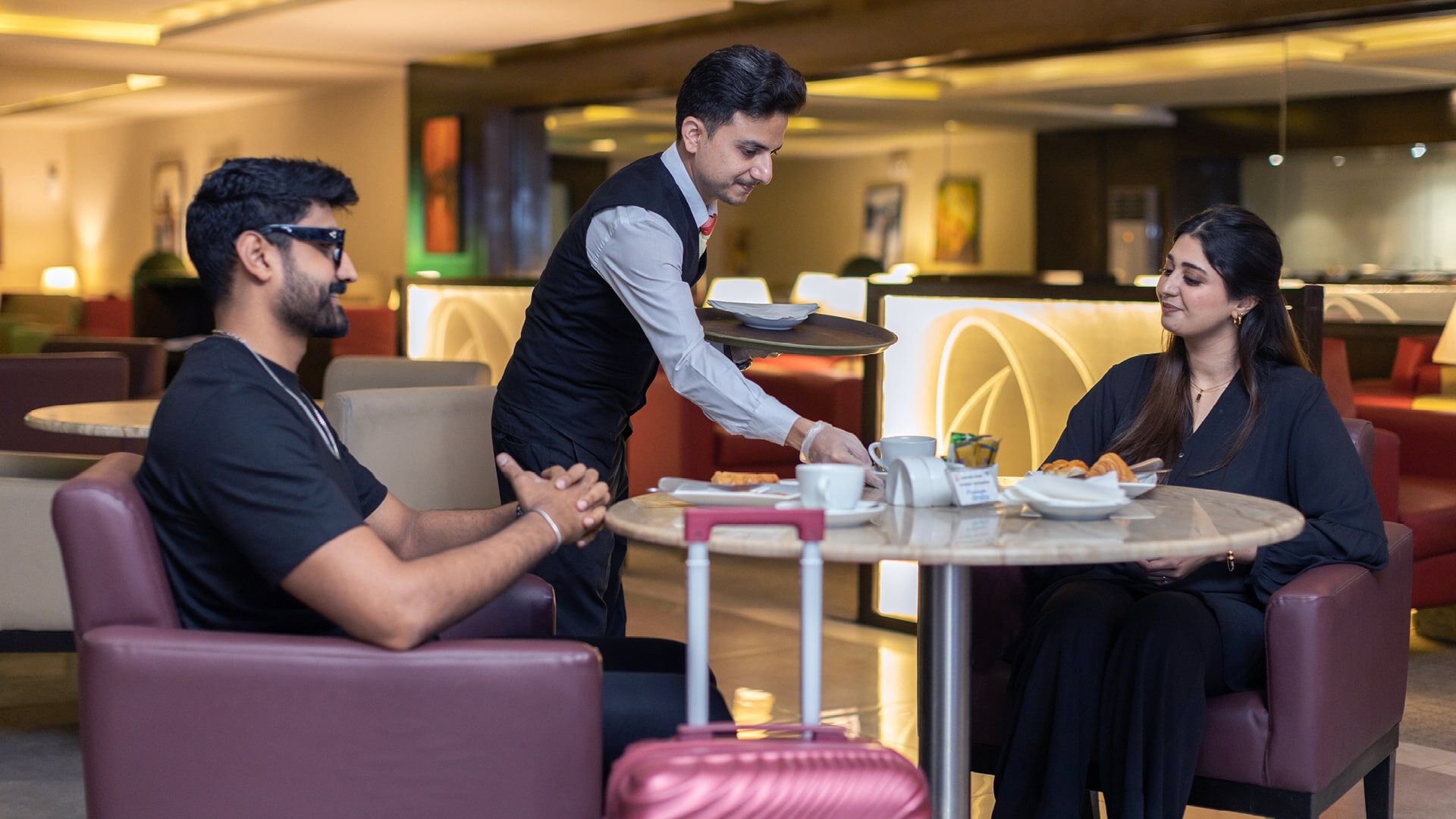 Karachi lounge three hours, , hi-res