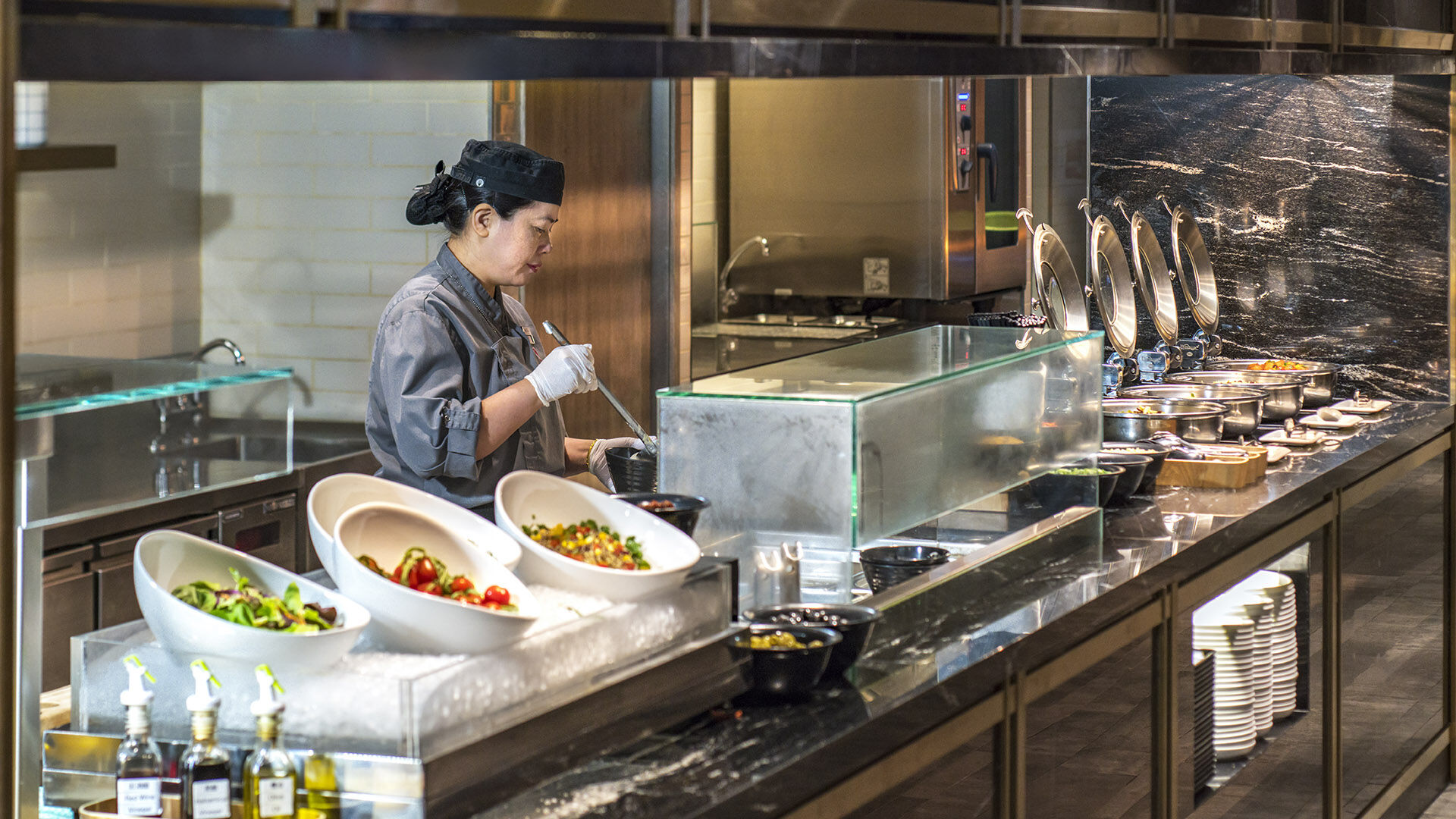 Hong Kong Airport Lounge - 2 hours, , hi-res