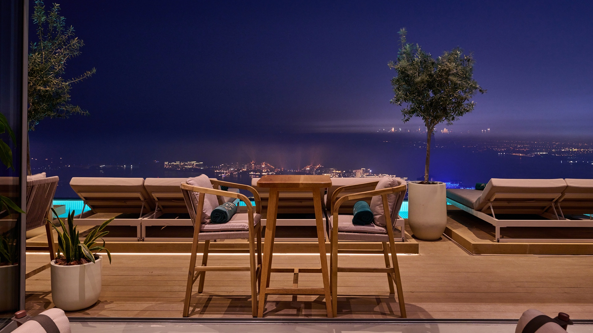 Aura- Friday Night Brunch in the Lounge, , large