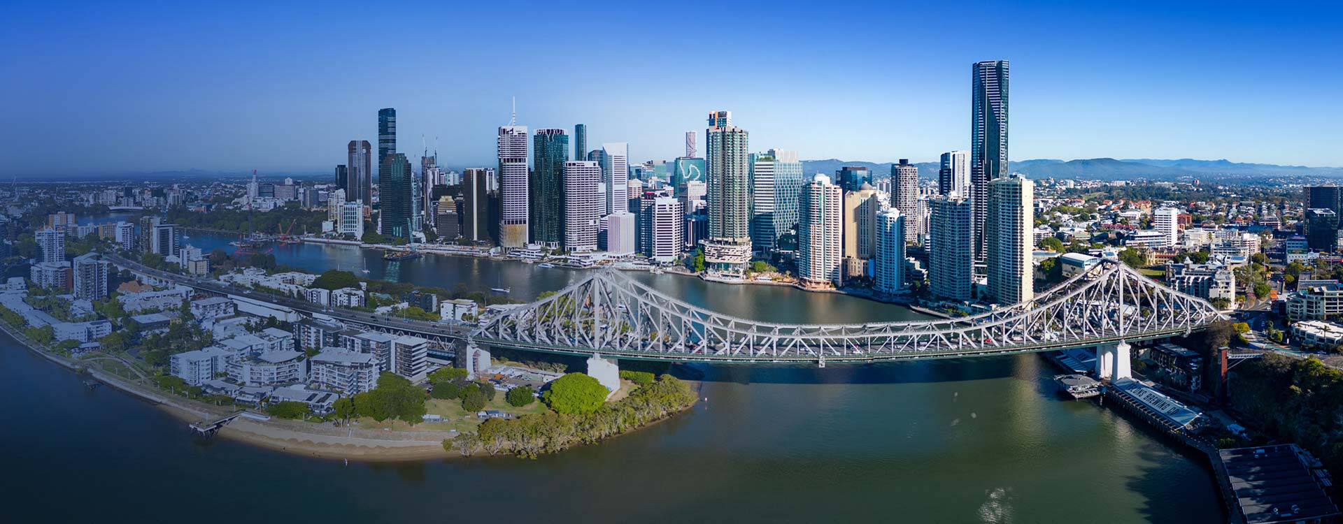 Wide image of Story Bridge spanning the Brisbane River during the day