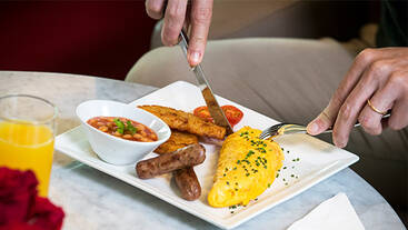 A person having English Breakfast